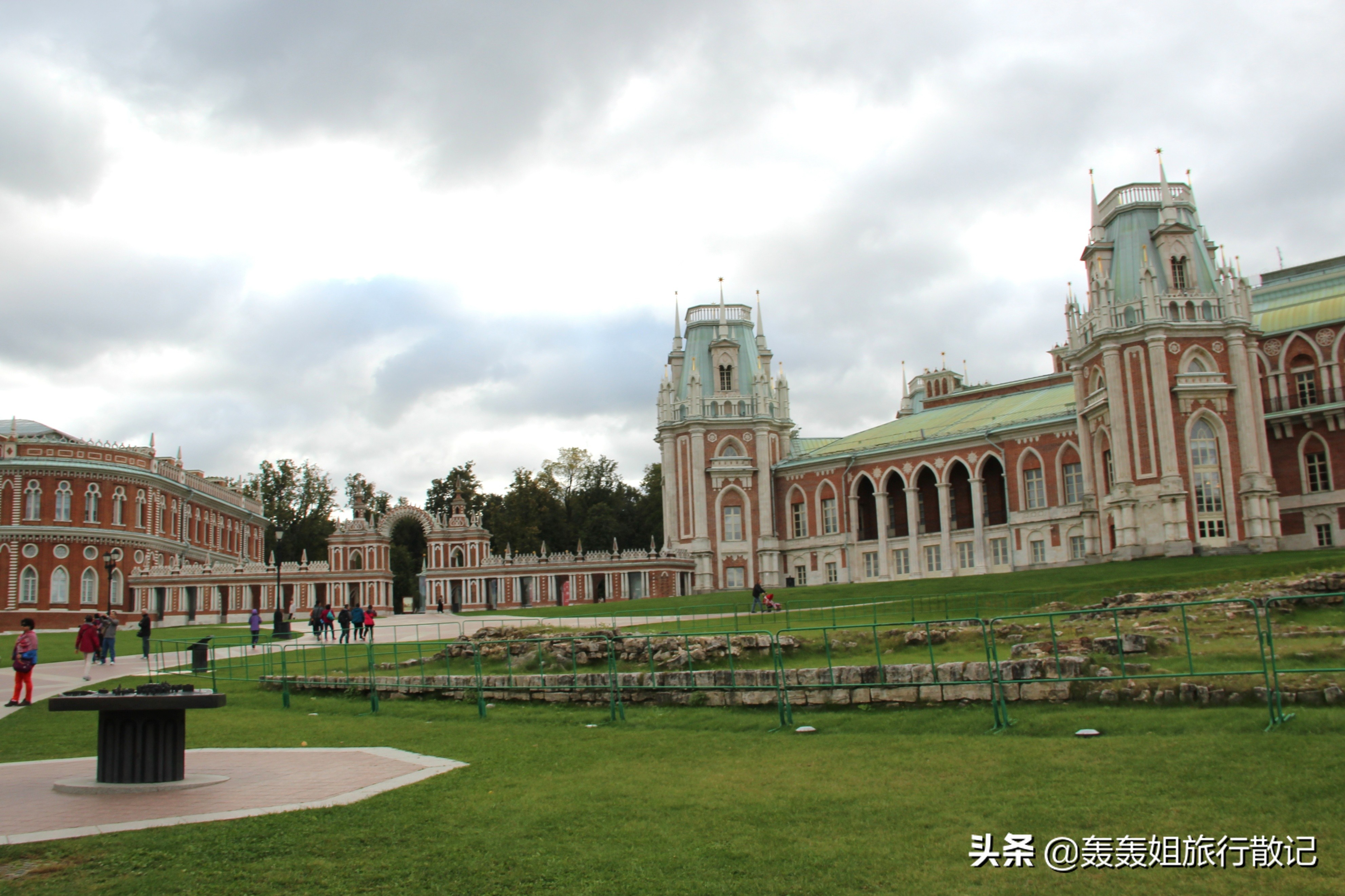 看一群人如何玩转圣彼得堡，告诉你几款好用的海外游玩app