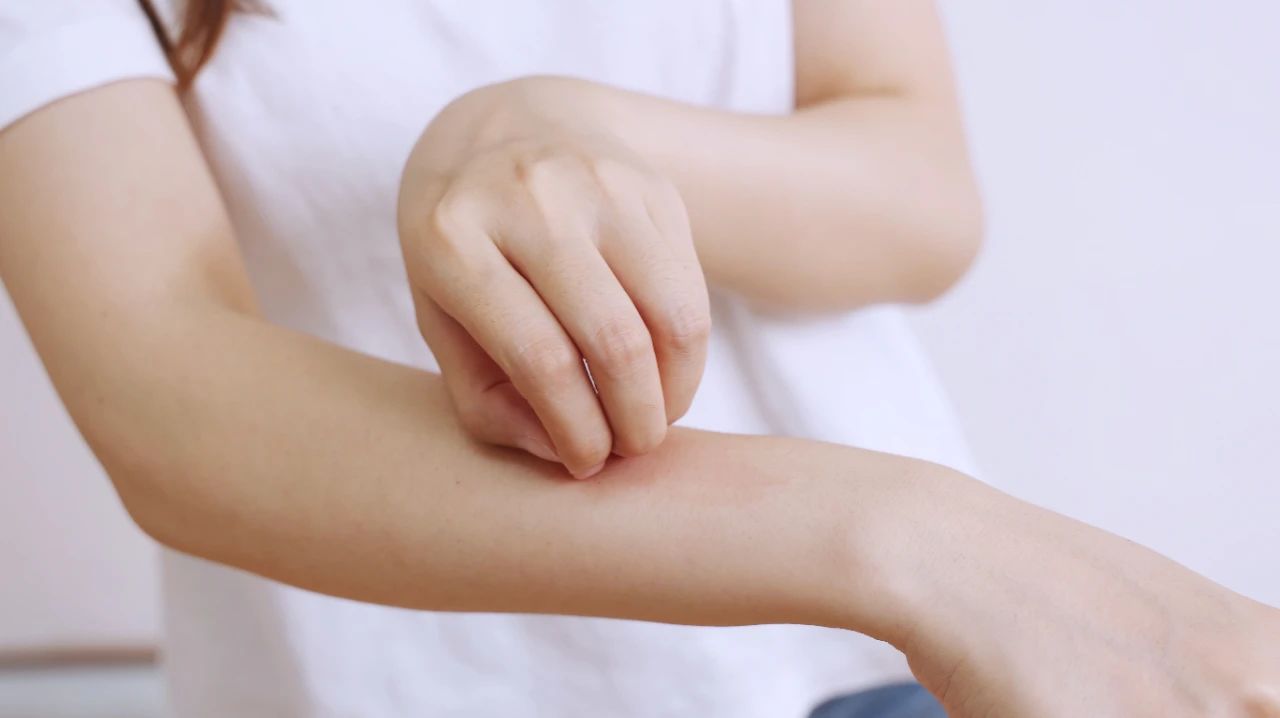 睡觉就胸口发闷心慌呼吸不上来,胸口发慌呼吸不顺畅