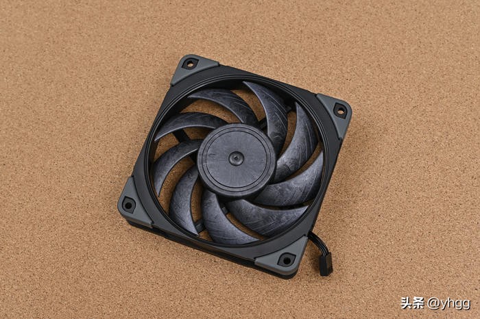 七彩虹主板b760和影驰760,七彩虹b760冰霜对比影驰b760