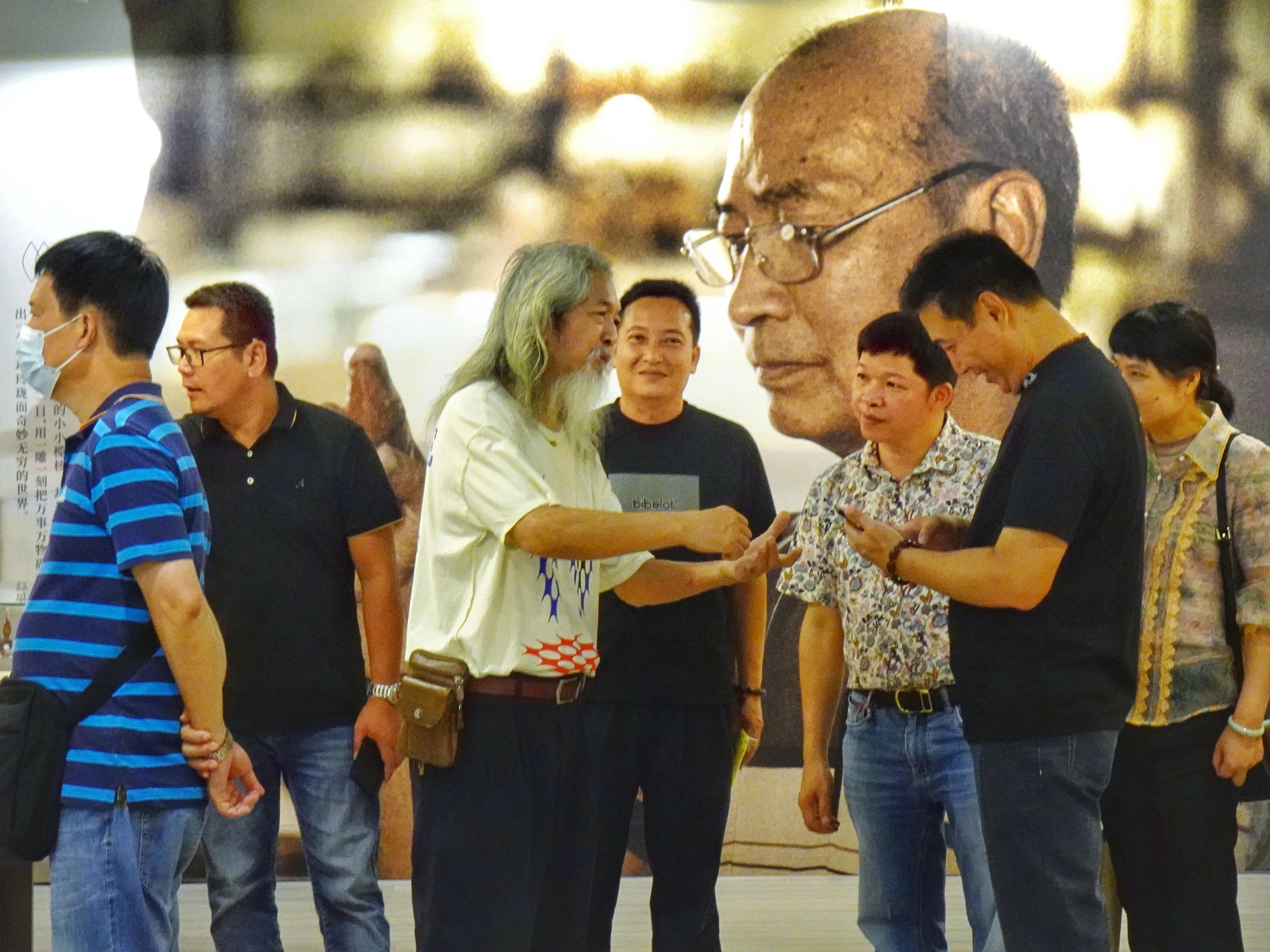 曾氏舞狮表演,广东曾氏榄雕基地