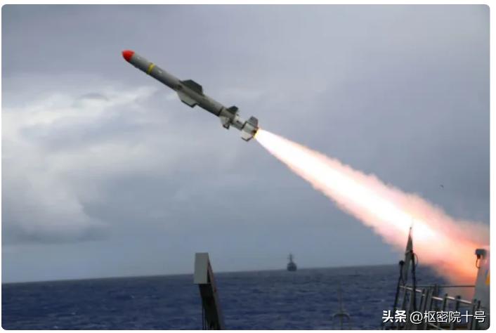 美国*器武**铺“饥饿销售”,台军排着长队等叫号