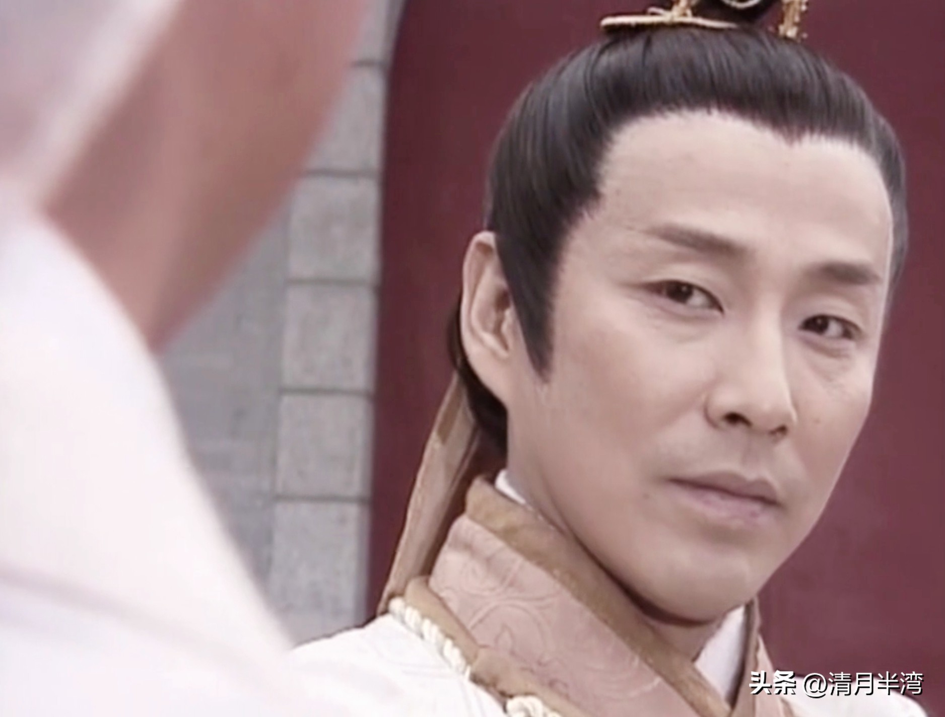 走路像街溜子就别尬演贵公子,8位男星告诉你,什么才是矜贵优雅