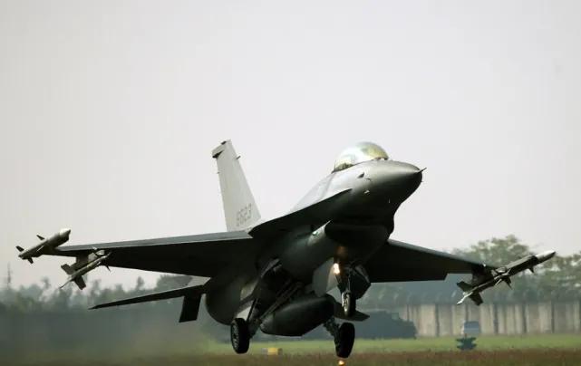 苏-35与f-16在乌克兰,乌克兰凭借f-16能与苏35s对决吗