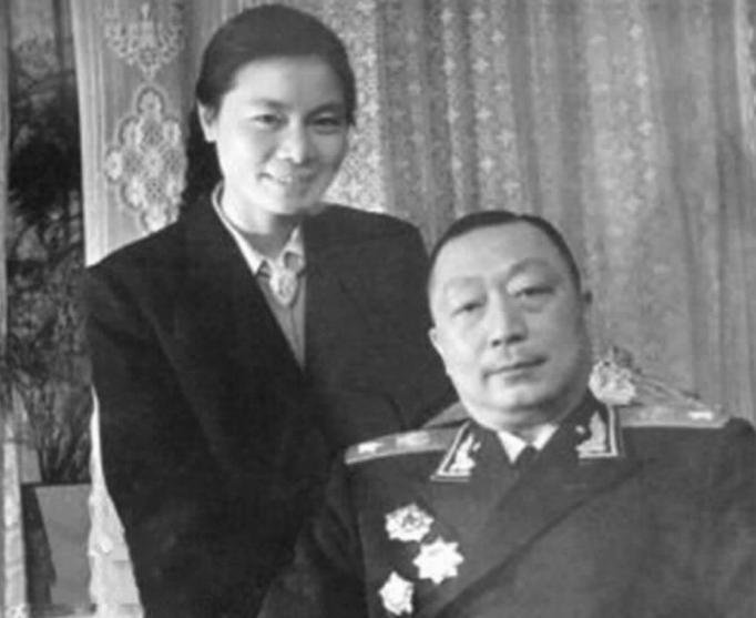 她是*荣臻聂**原配，独守空房76年，执意不改嫁，晚年聂帅每月接济