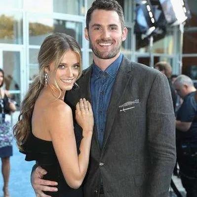 世界足球明星哪位妻子最漂亮,世界足球明星谁的女友最漂亮