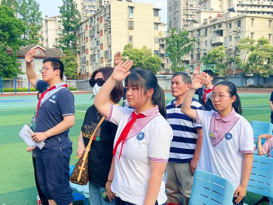 闪闪团徽映青春，玄武区这所中学主打一个仪式感！