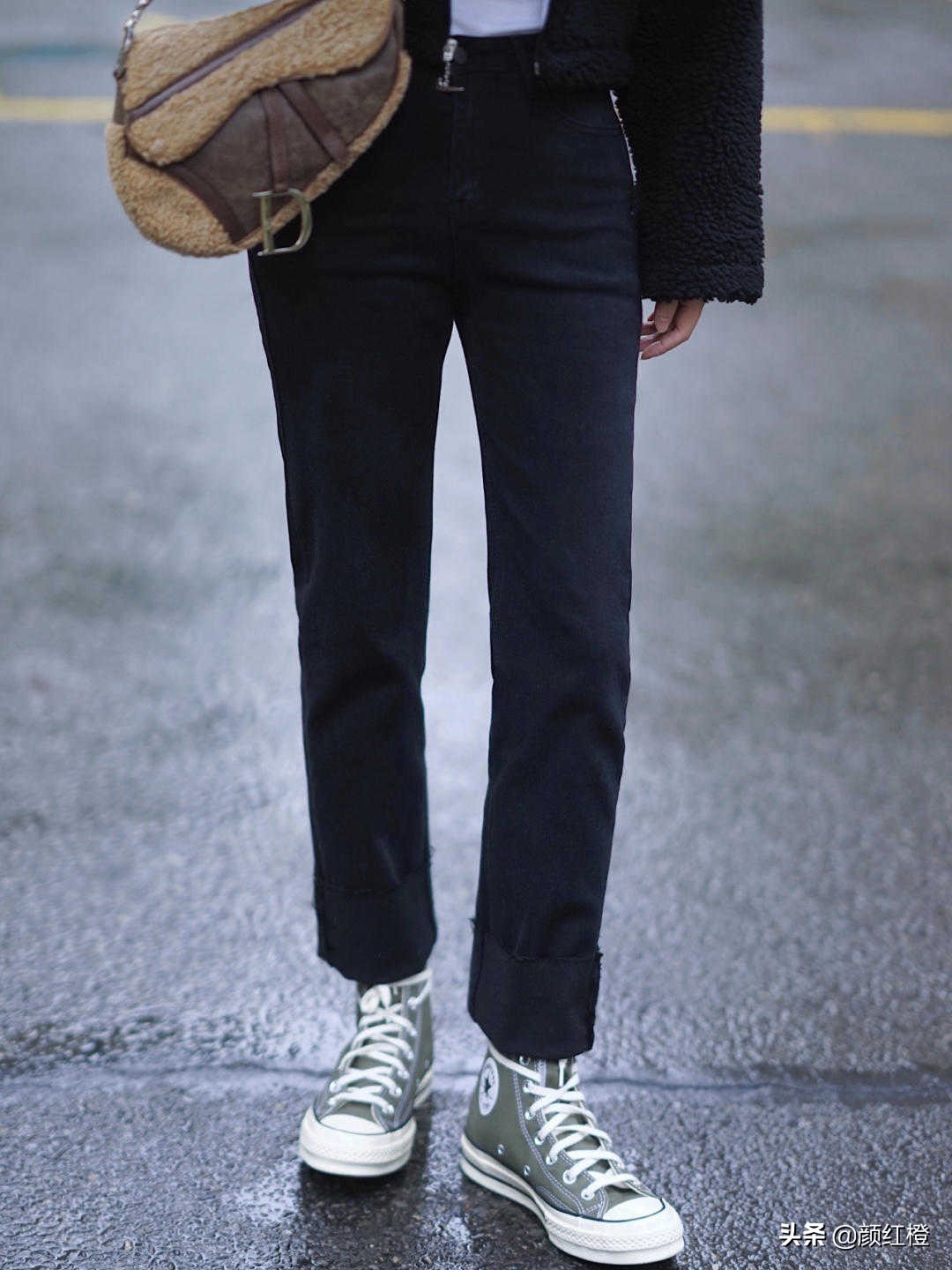 冬天黑色牛仔裤搭配男,冬天穿起来比较有型的牛仔裤