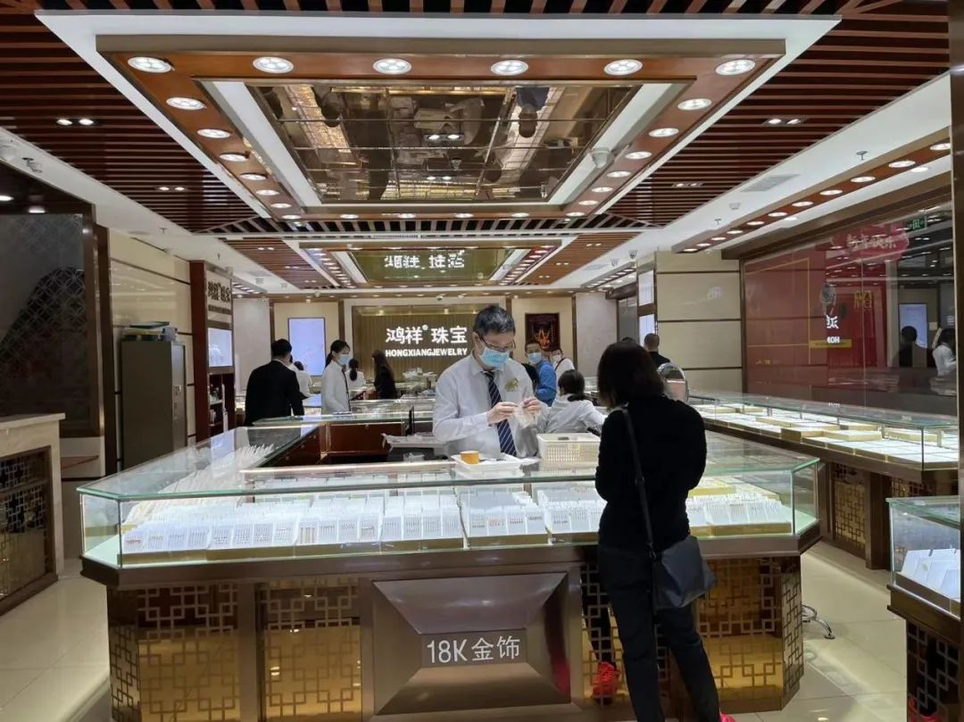 黄金价格大涨，又现购金潮？深圳市民很淡定