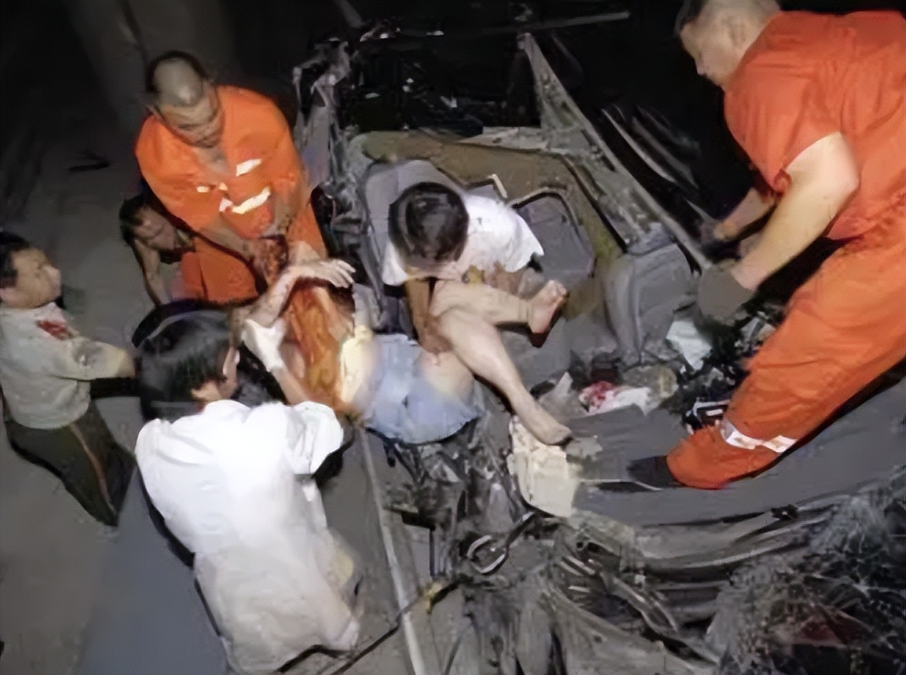 消失六年的他回来了,消失五年的他