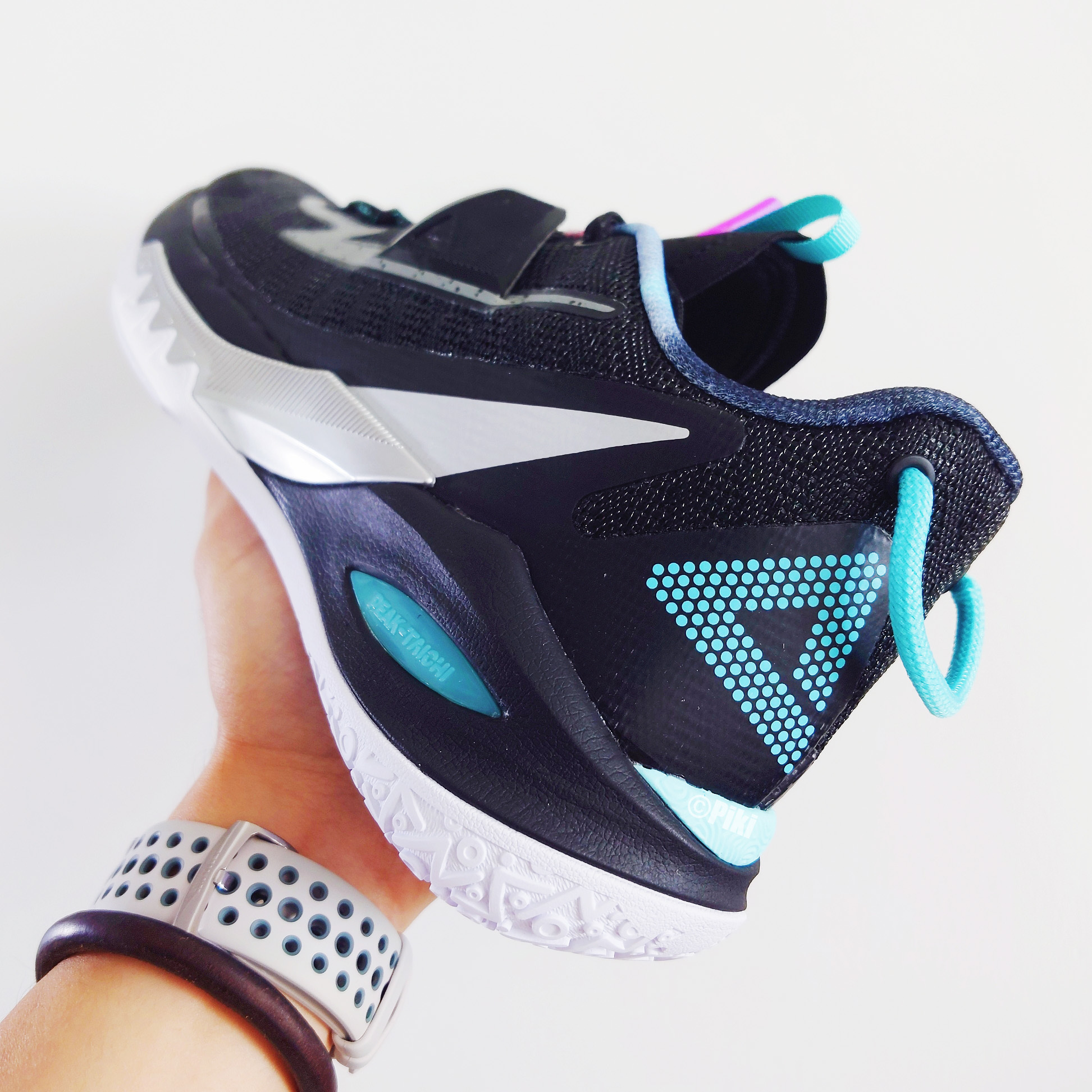 曾经的学生*党**最爱！匹克闪电9代曝光，鞋型犀利，有当年的感觉了