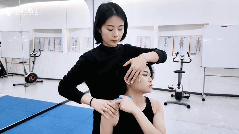 颈肩背部疼痛治疗专家,颈肩痛做什么理疗