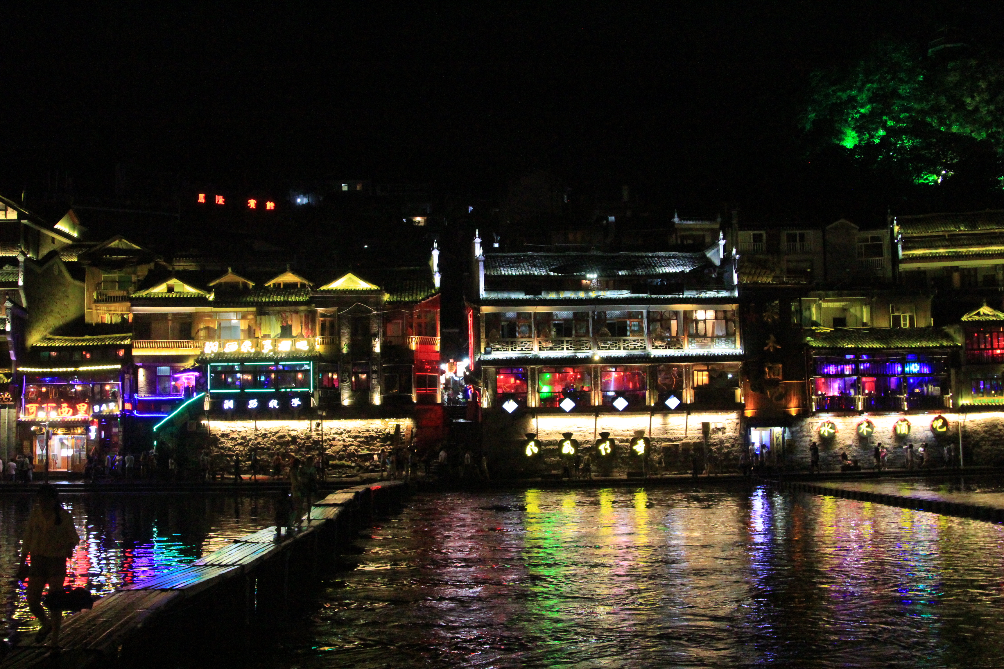 边城和凤凰古城哪个好玩,中国最美古城凤凰古城视频