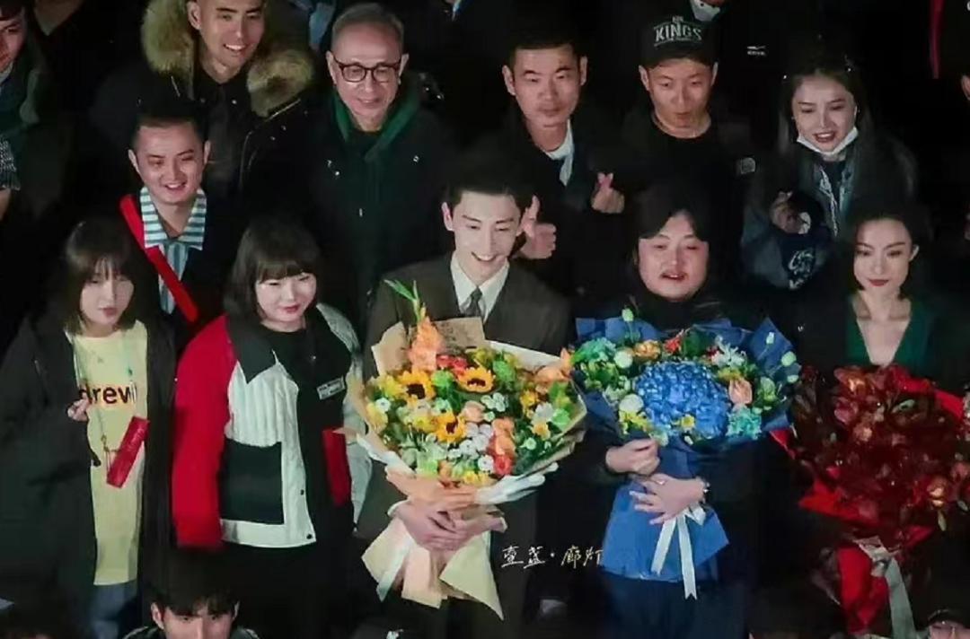 邓伦微博被封！整改不彻底被重罚，人民日报批评：自断出路