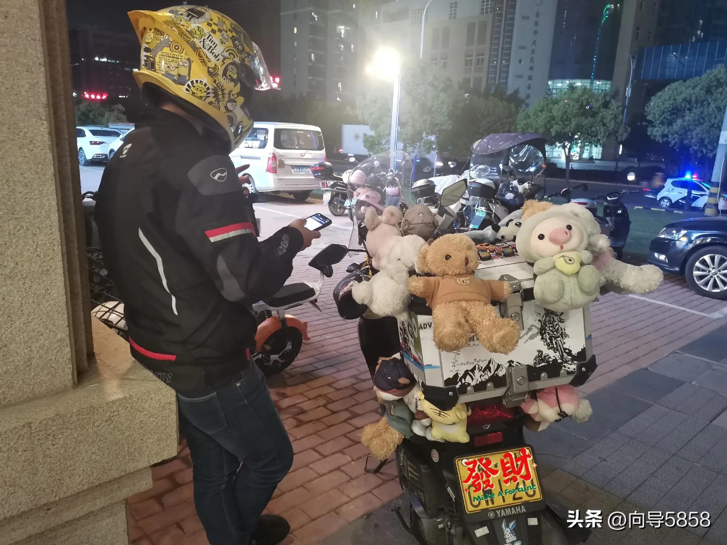 昨晚巧遇一位头脑活络的小哥，在内卷的大环境下，他这样赚钱！