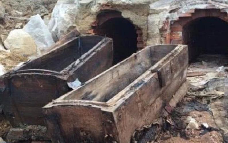 包拯的棺椁金丝楠木,包公棺椁