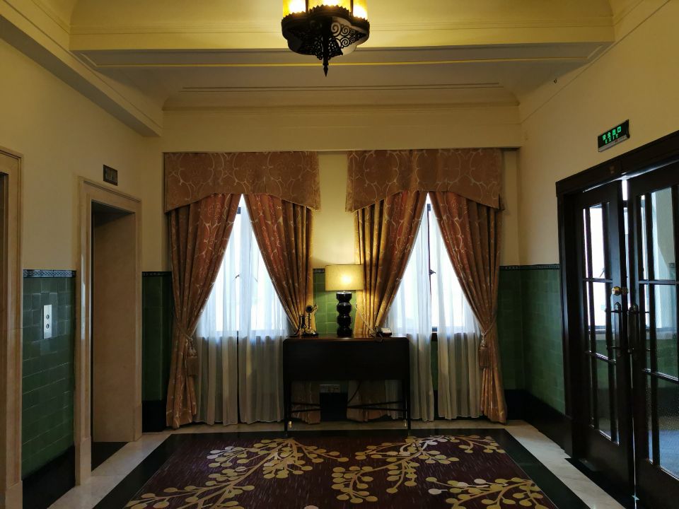 上海和平饭店一晚多少钱,花10000元住酒店