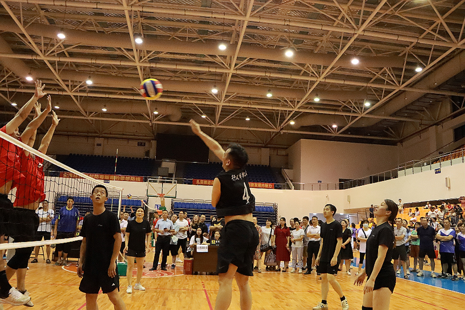 总决赛燃爆场面,震撼人心的场面热血沸腾比赛现场