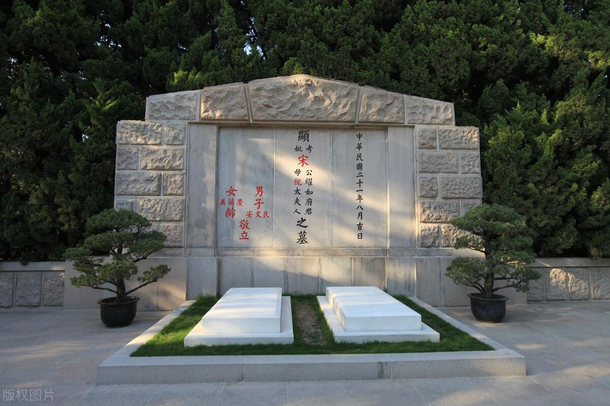 墓碑上显考祖什么意思,墓碑上的显考讳字什么意思