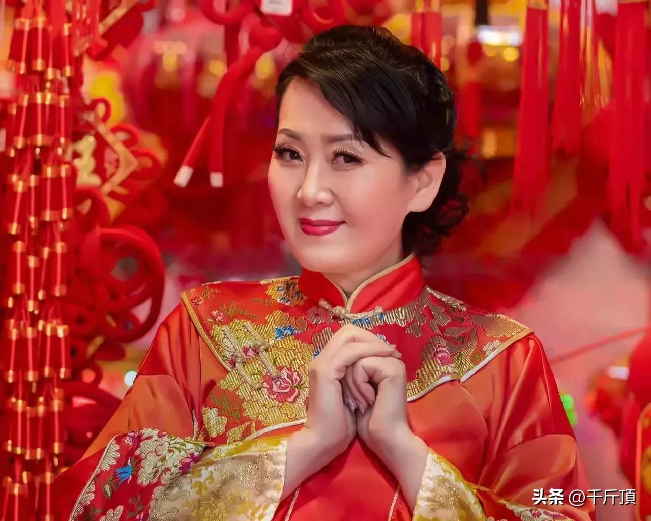 烟花梦影思漫夜,虎年春雷寄深情