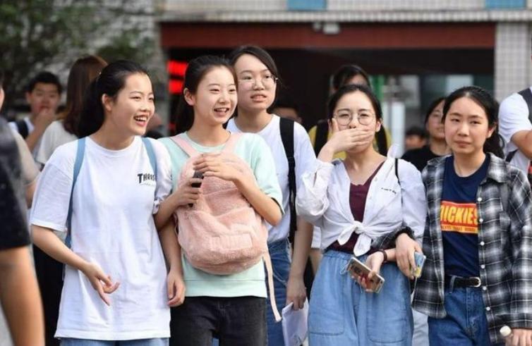 理科女生选择什么专业前景比较好,理科女生理科不好该选什么专业