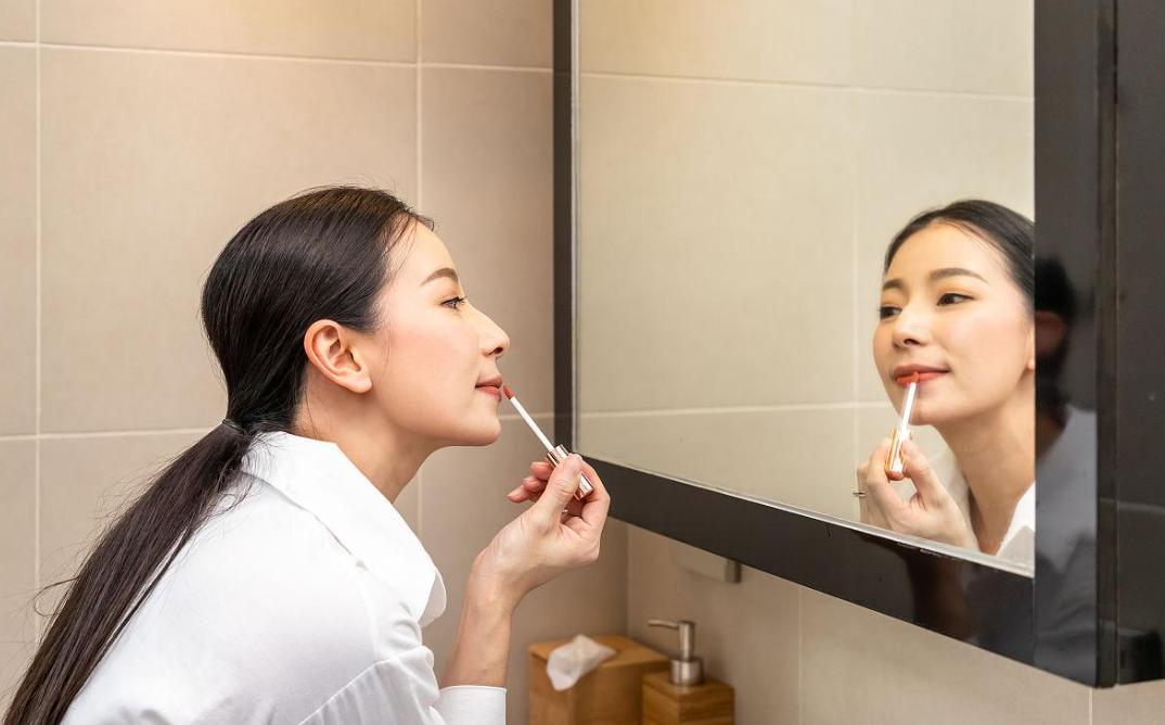 为什么照镜子自己很美照片很丑,为什么我照镜子好看一拍照就丑