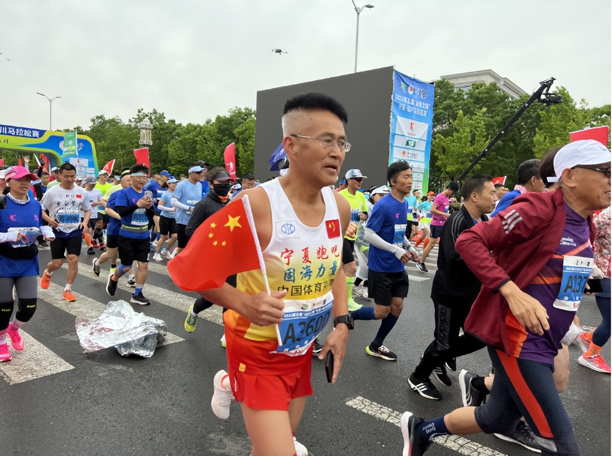 银川马拉松运动员名单,银川半程马拉松最后一名