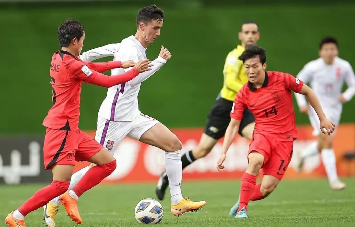 韩媒不依不饶：中国球员没羞耻心，韩国队战胜*力暴**足球！李璇怒怼