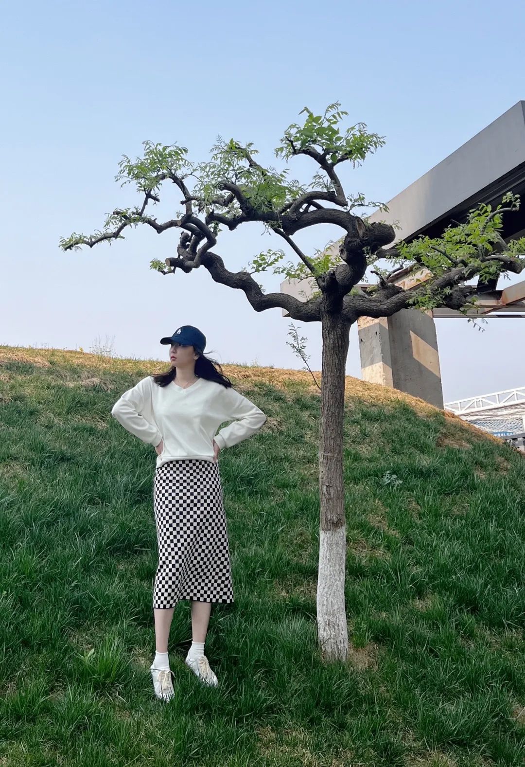 贾玲穿的鞋子品牌,贾玲今年春节穿的鞋