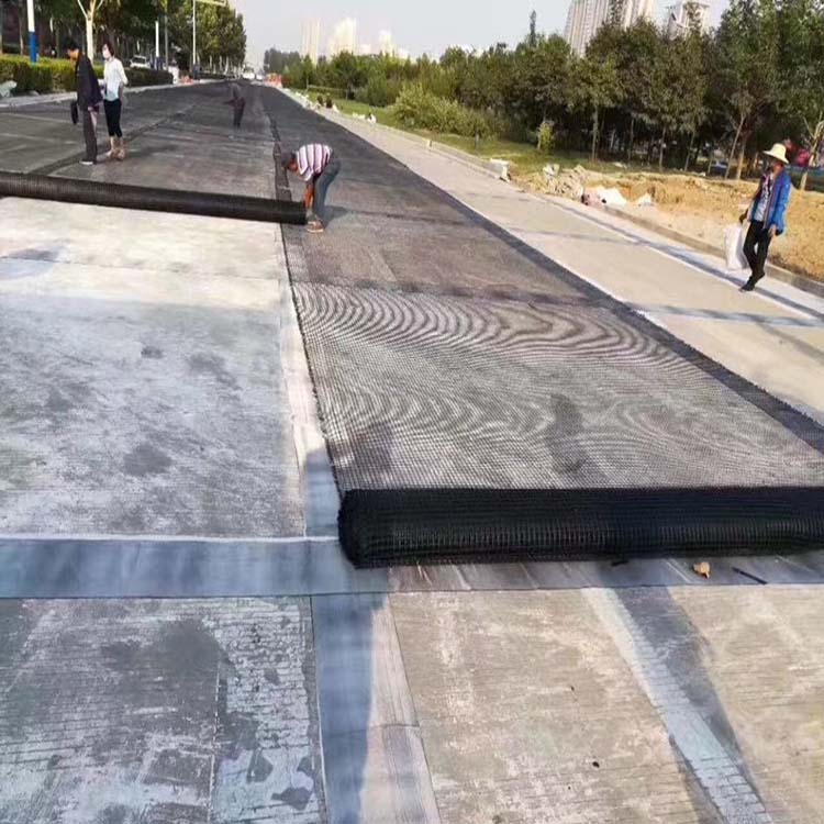 自粘式玻纤格栅施工,玻纤格栅在哪一步施工