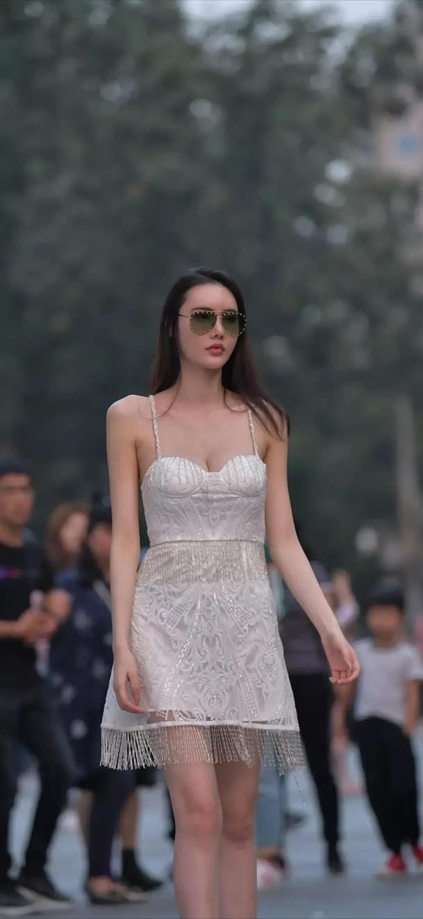 百搭气质裤子洋气时髦减龄款,高端气质直筒白裤子穿搭