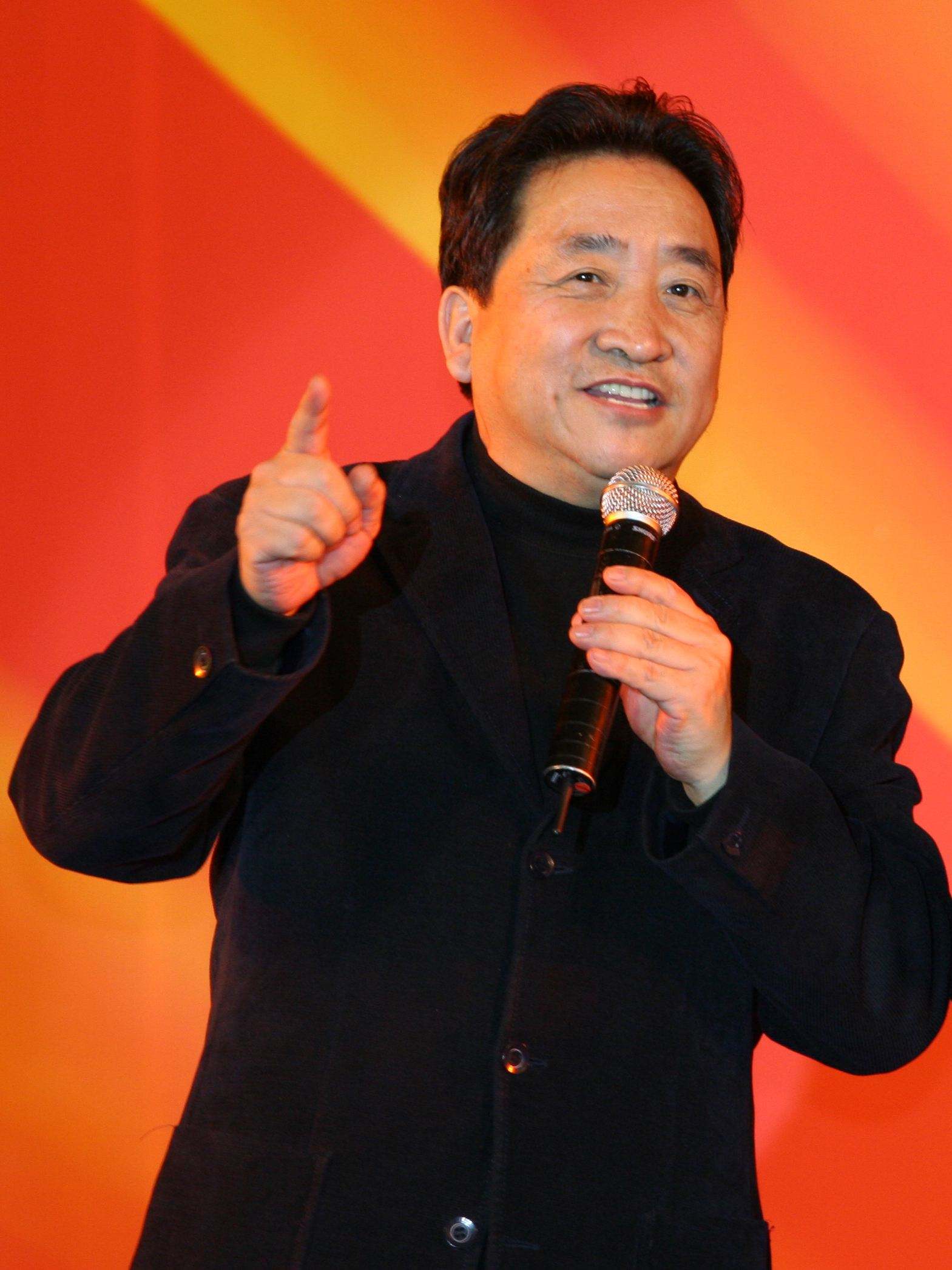 2月才到第10天，9位名人惹争议：郭德纲消失，赵本山被徒孙控诉