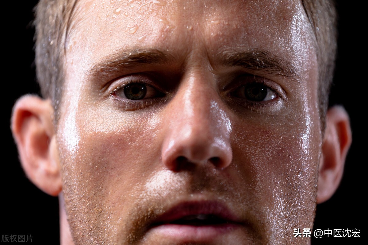 出汗多怎么辨别阳虚还是阴虚,出汗多的气虚的症状表现有哪些