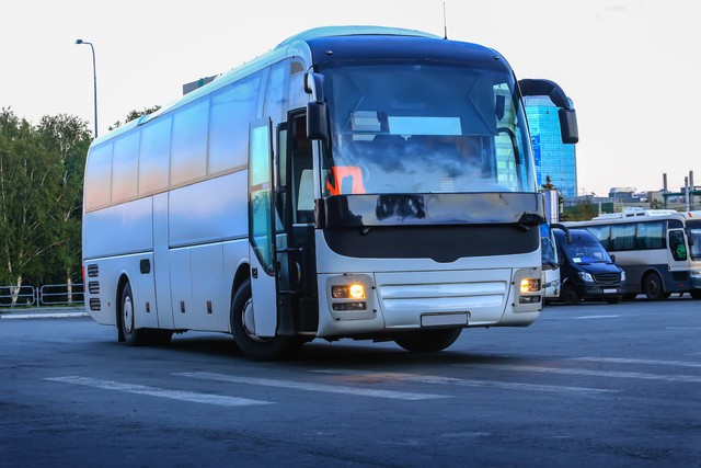 月薪8000长途司机,工作难找先做司机