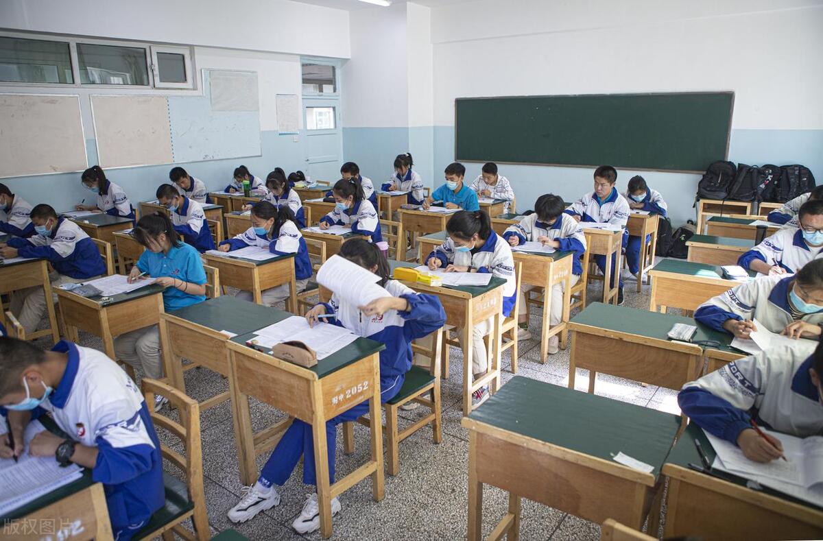 高考成绩太差有必要复读吗,高考成绩很差的要不要复读