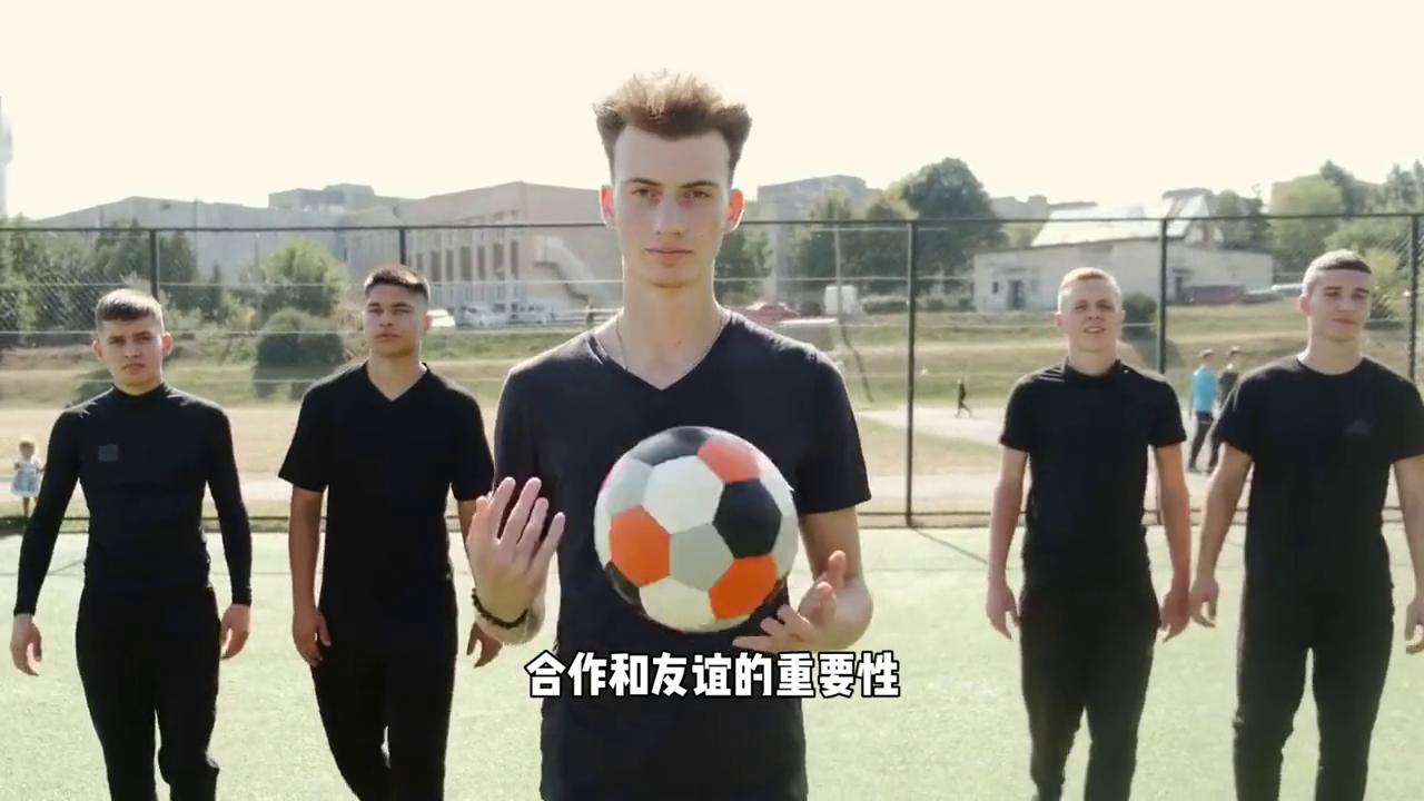 农村女生踢球,乡村女孩渴望踢球