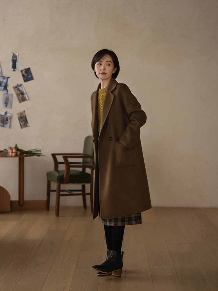 今年最实用的大衣穿搭技巧,牛仔拼接假两件针织衫搭配大衣