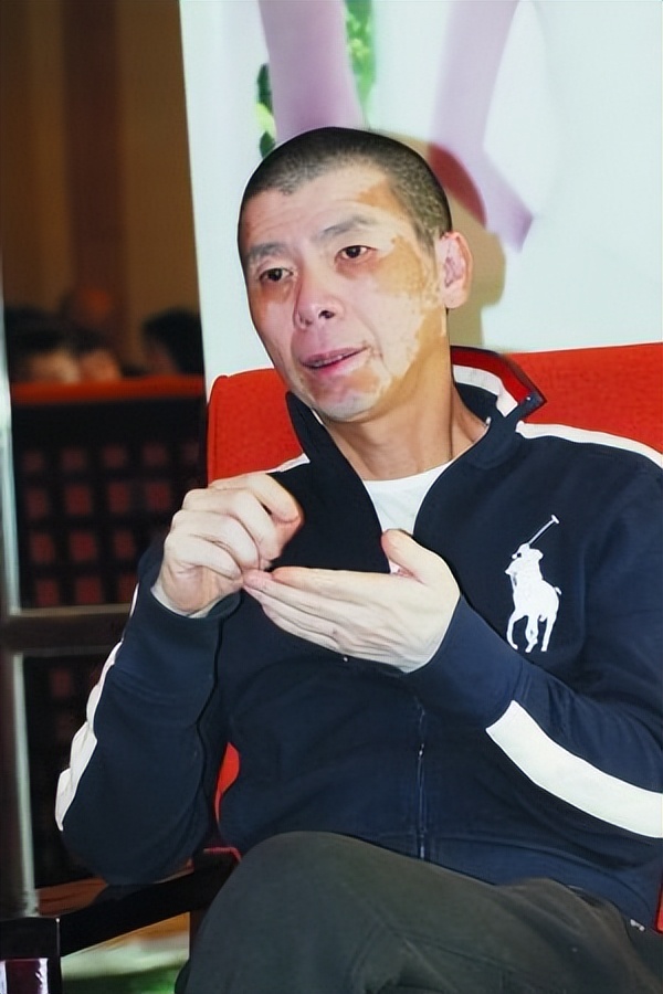 娱乐圈又爆一大瓜，徐帆收养的女儿，竟是冯小刚的“私生女”