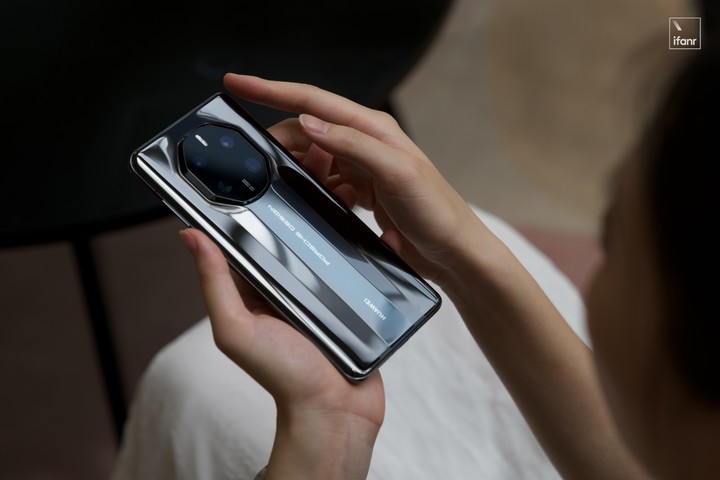华为Mate50RS保时捷设计体验：生而峥嵘的「少数产品」