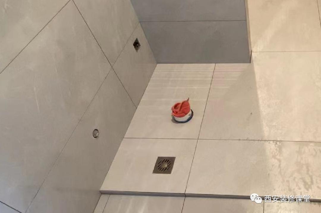 装修好的卫生间漏水怎么补救,楼下装修砸墙造成楼上卫生间漏水