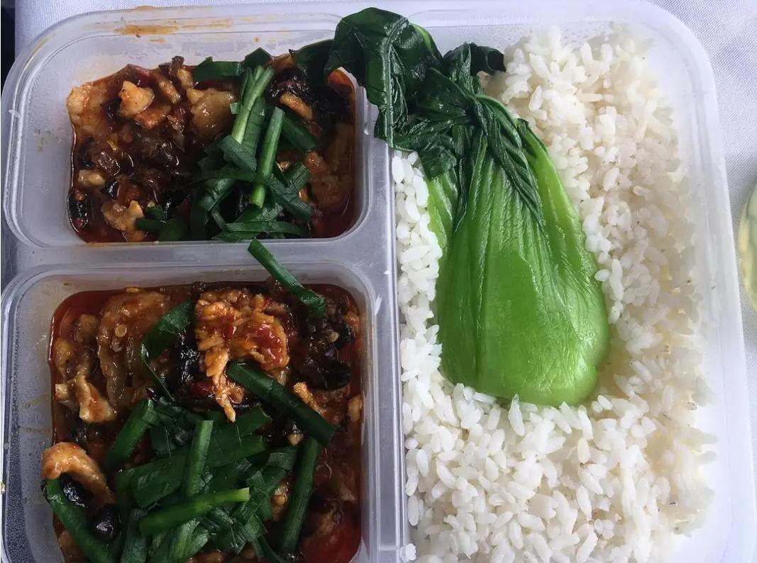 为什么火车盒饭越来越便宜,火车上的盒饭为何最后便宜
