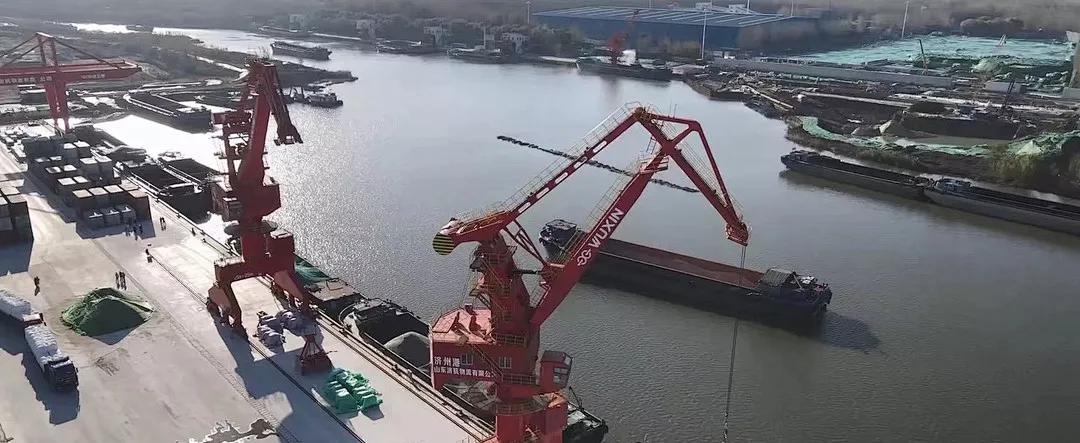 滔滔运河南通北达，与济宁毅德家生活广场相得益彰