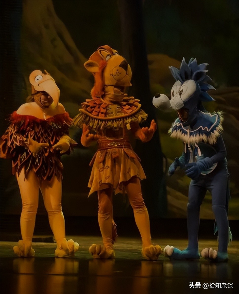 音乐剧《毛发》中，歌词*力暴**的转变，肢体历史的融合