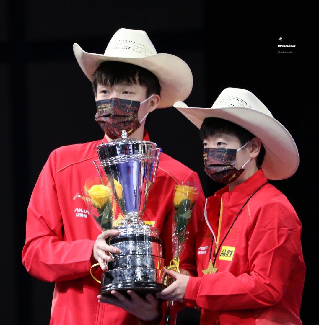 孙颖莎王楚钦新乡夺冠时刻,新乡世界杯决赛王楚钦孙颖莎领奖