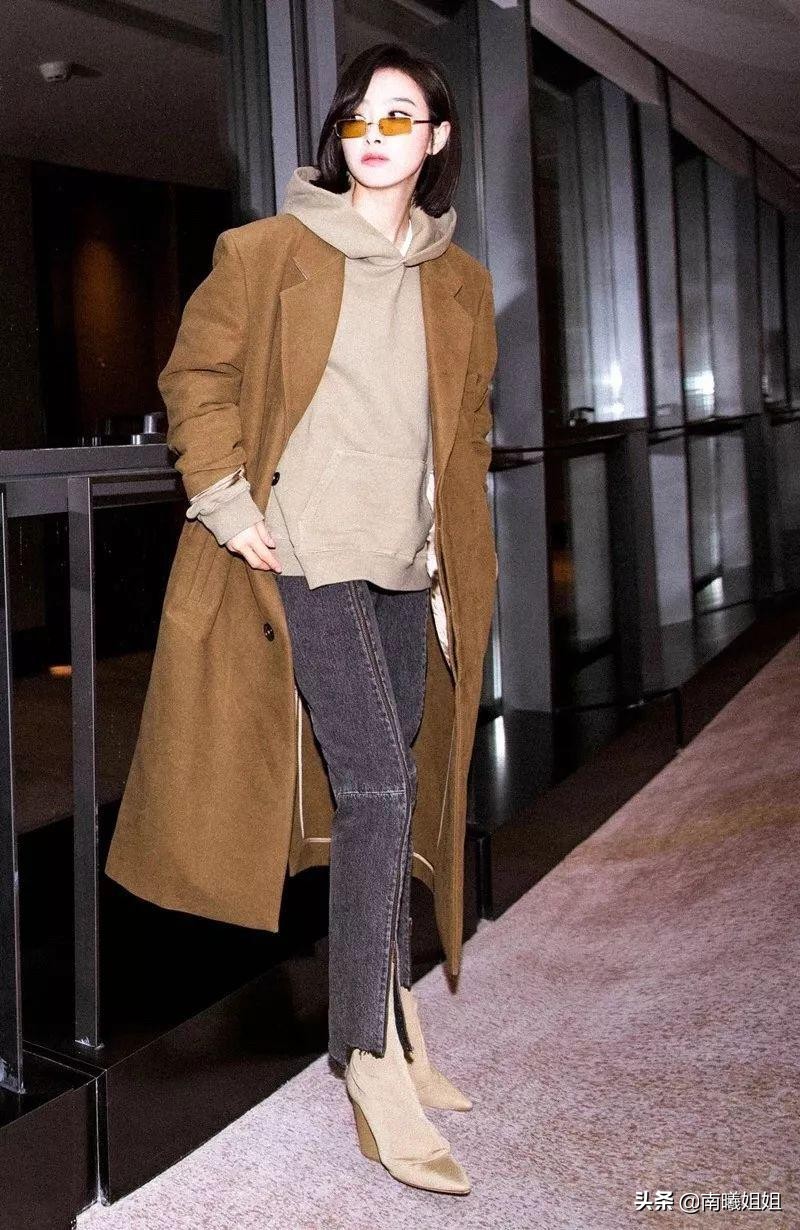 2019年穿卫衣最好看的5种搭配,又到了卫衣配鲨鱼裤的季节了