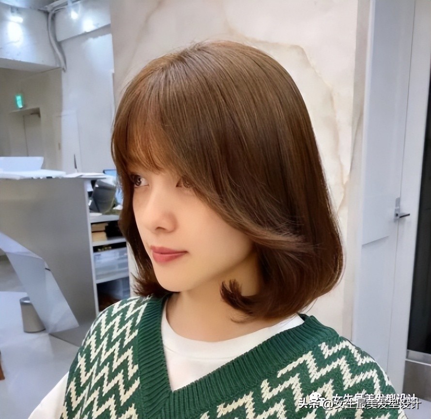 烫短发内扣的步骤,烫外翻内扣卷发教程短发