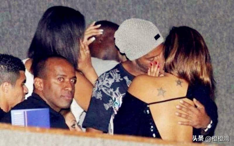 小罗的巅峰时刻,回顾“足球精灵”小罗的传奇生涯