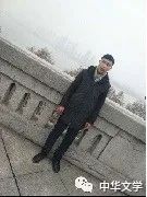 她们追逐在潮湿的花枝上我抖去黑暗直视夜空播种下一次奇迹的诞生