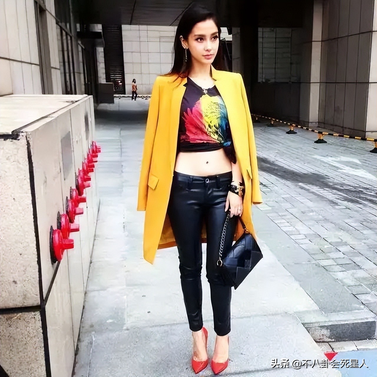 杨幂杨颖身材对比,杨幂的腰臀比