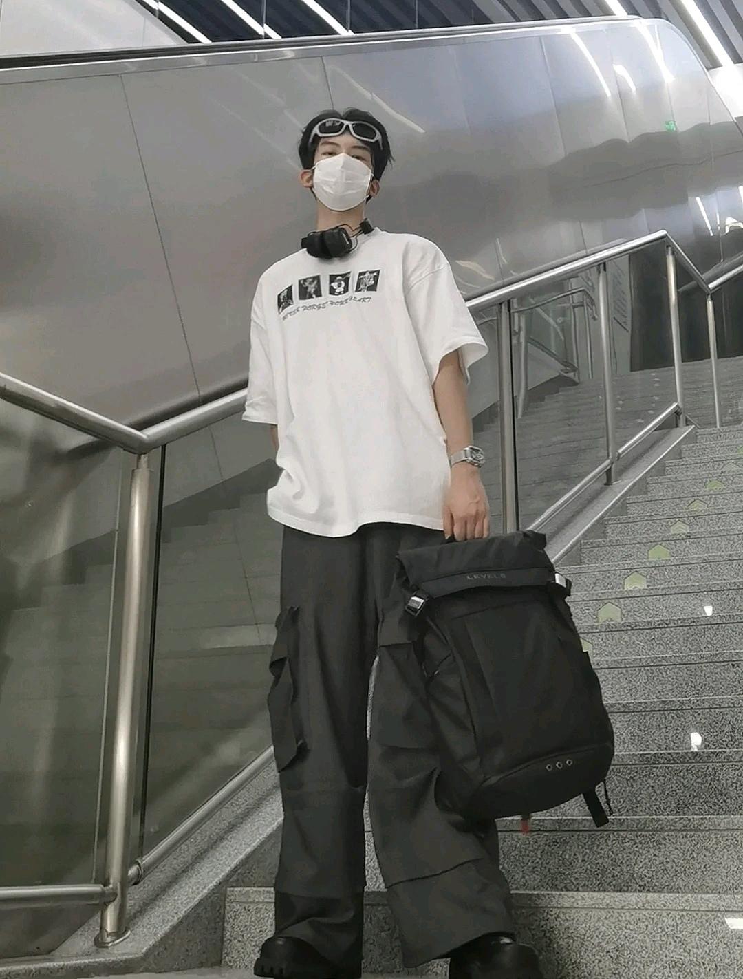 黄黑皮穿黄色衣服显白还是显黑,黄黑皮男人怎么穿才能显白