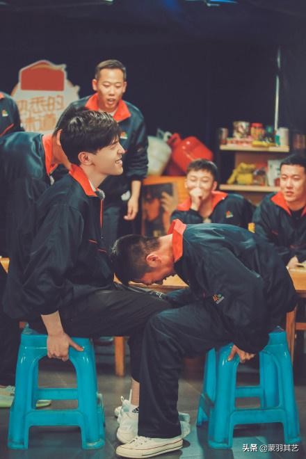 邓伦为何热衷于当伴郎？“石家庄十一子”兄弟团的传说真不少